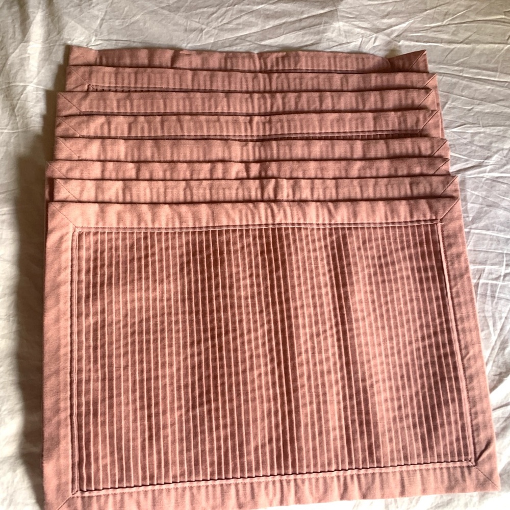 Vintage Pier 1 Set of 8 Mauve Pleated Placemats